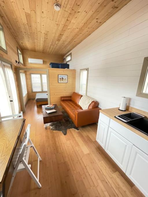 Grand Canyon Hideaway Tiny Home Вал Екстериор снимка