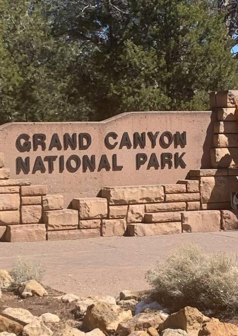 Grand Canyon Hideaway Tiny Home Вал Екстериор снимка