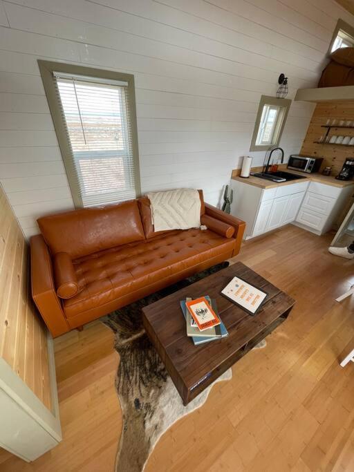 Grand Canyon Hideaway Tiny Home Вал Екстериор снимка