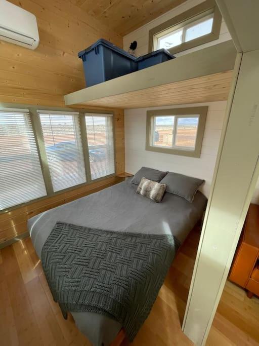 Grand Canyon Hideaway Tiny Home Вал Екстериор снимка